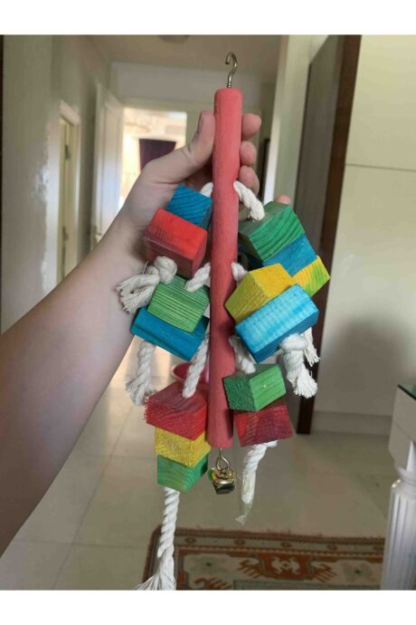 Ahşap Askılı Kemirme Oyuncağı – İpli ve Zilli El Yapımı Kuş Oyuncağı